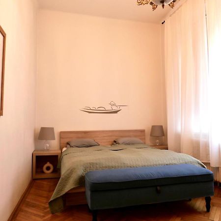 Contemporary City Apartment Vaci Utca Budapeşte Dış mekan fotoğraf